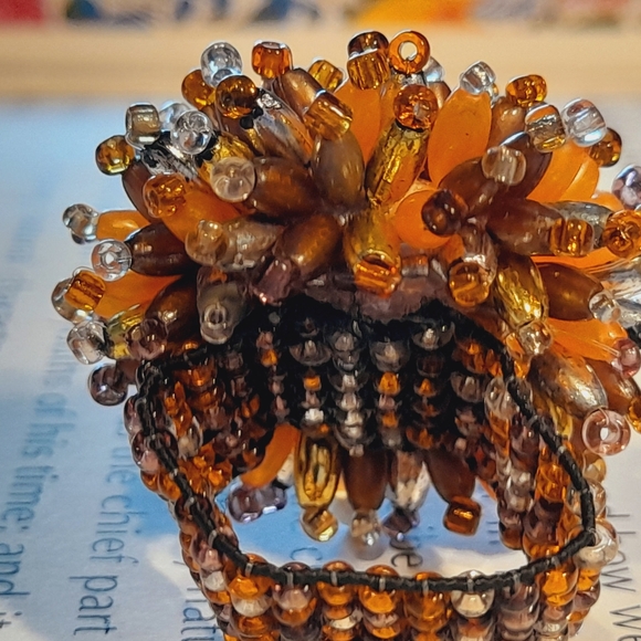 Strechy One Size Fits All Beaded Cluster Star Floral Ring in Orange and Brown - Picture 4 of 16